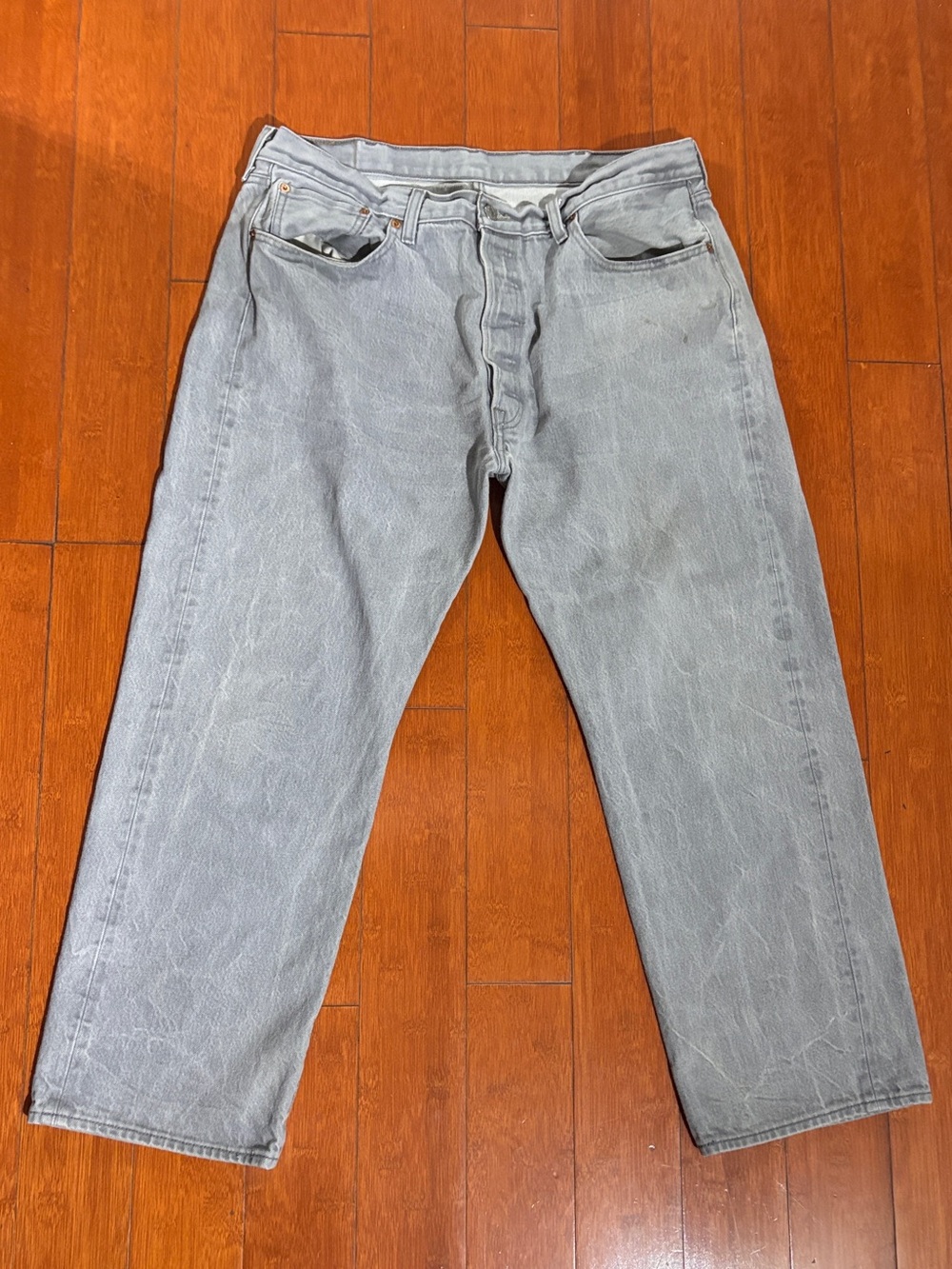 Levis 501 Original Fit Mens
Grey Straight Leg Button Fly Denim Jeans
W40 L30 NWT